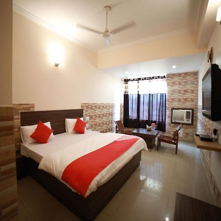 Oyo 15561 Corporate Villa Jammu Exterior foto