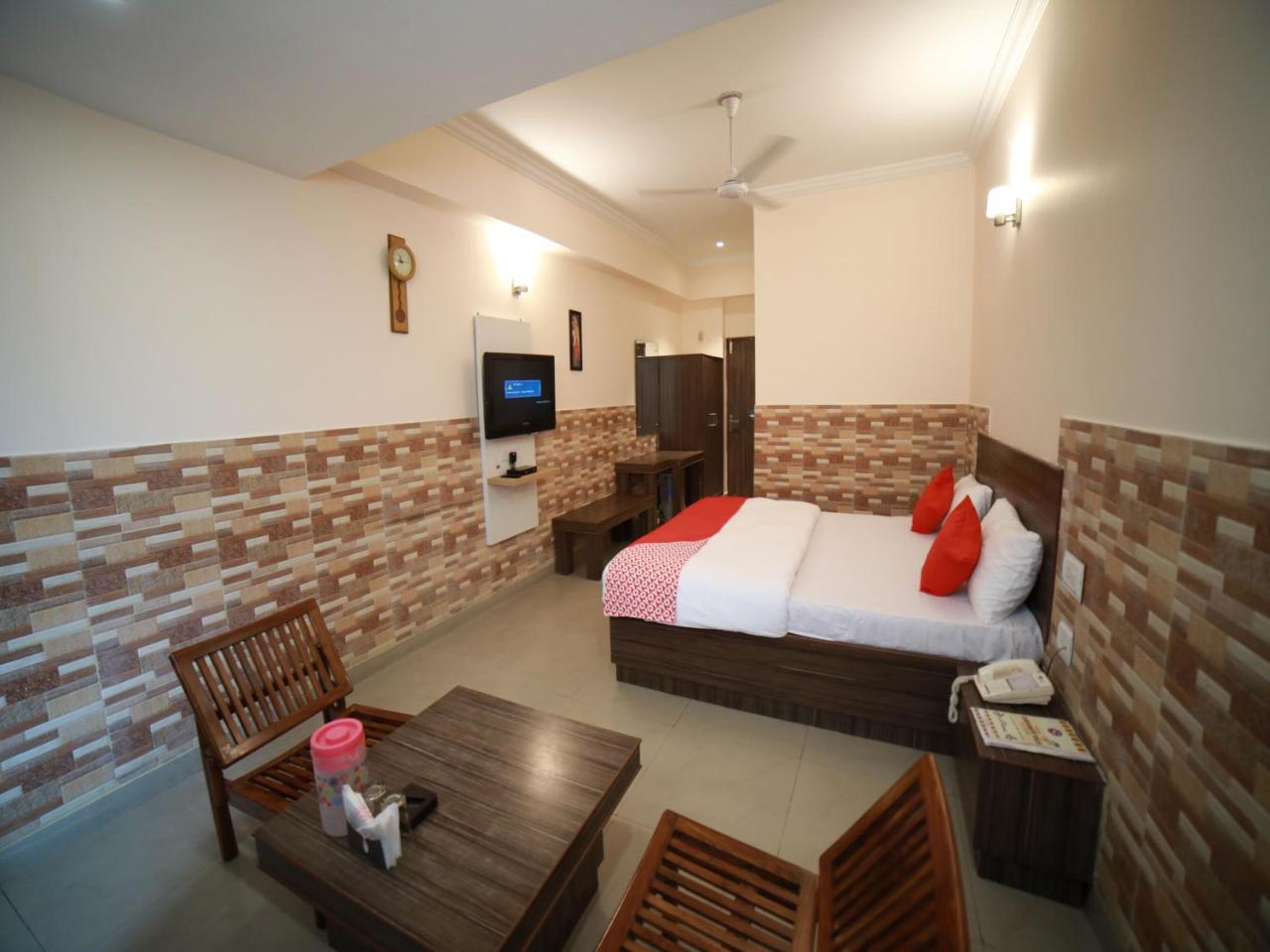 Oyo 15561 Corporate Villa Jammu Exterior foto